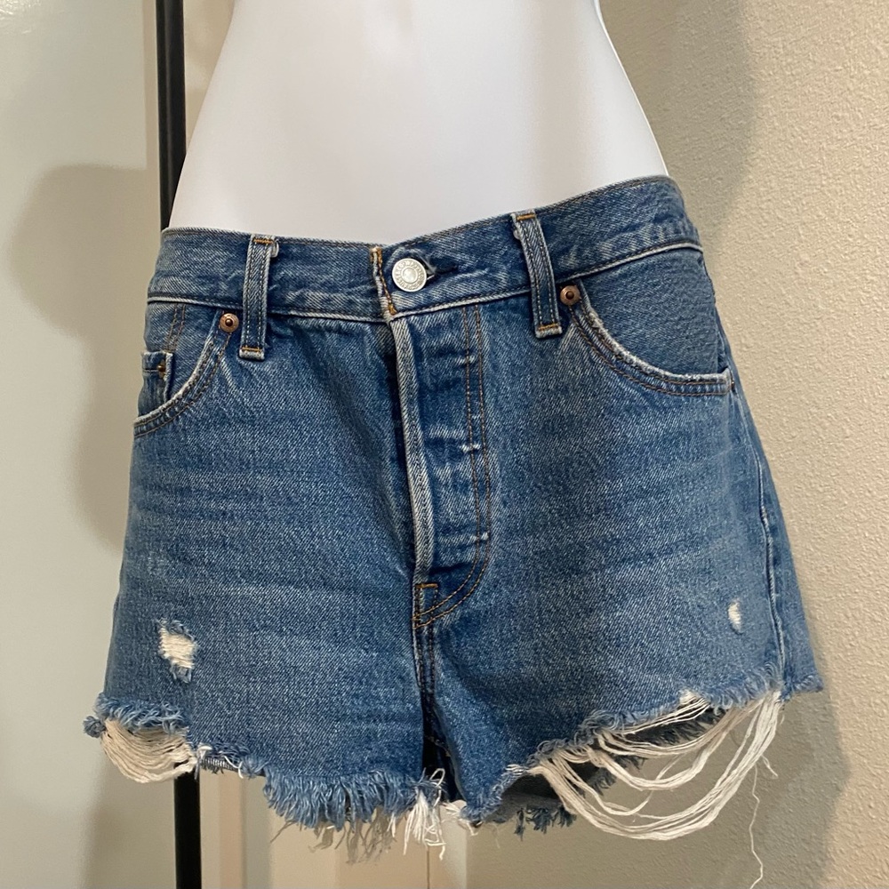 Levi's 501 Distressed Denim Women's Cotton Button-Fly Shorts size 28